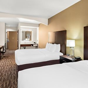 Queen Suite Two Queen Beds